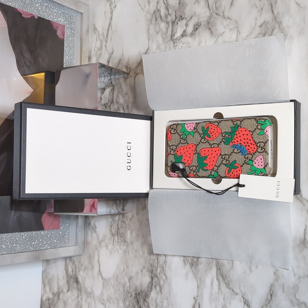 Gucci iPhone X/XS Authentic Strawberry Phone Case RFID & NEW IN BOX